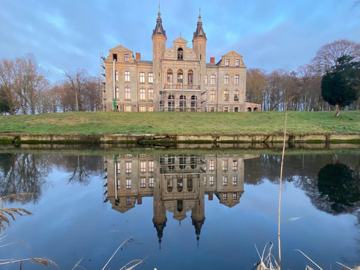 Hotel Am Schlosspark Mallin Exterior photo