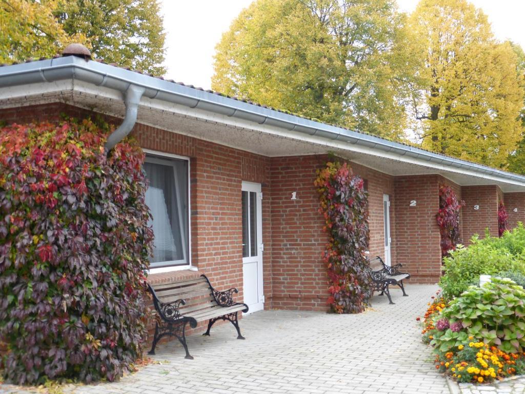 Hotel Am Schlosspark Mallin Exterior photo